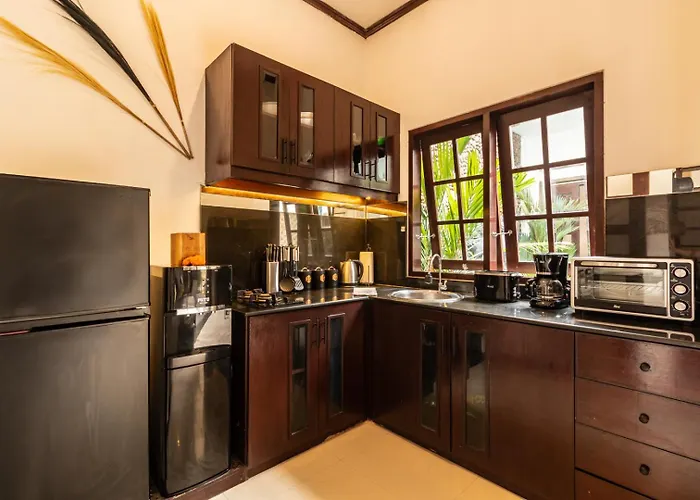 Promo Uniquely Styled Spacious 3bd *